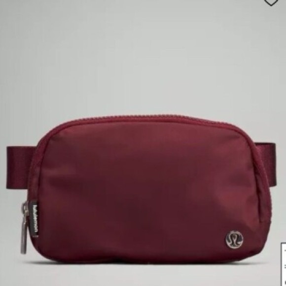lululemon Everywhere Belt Bag *Extended Strap in Red Merlot NWOT Discontinued! - Picture 1 of 6